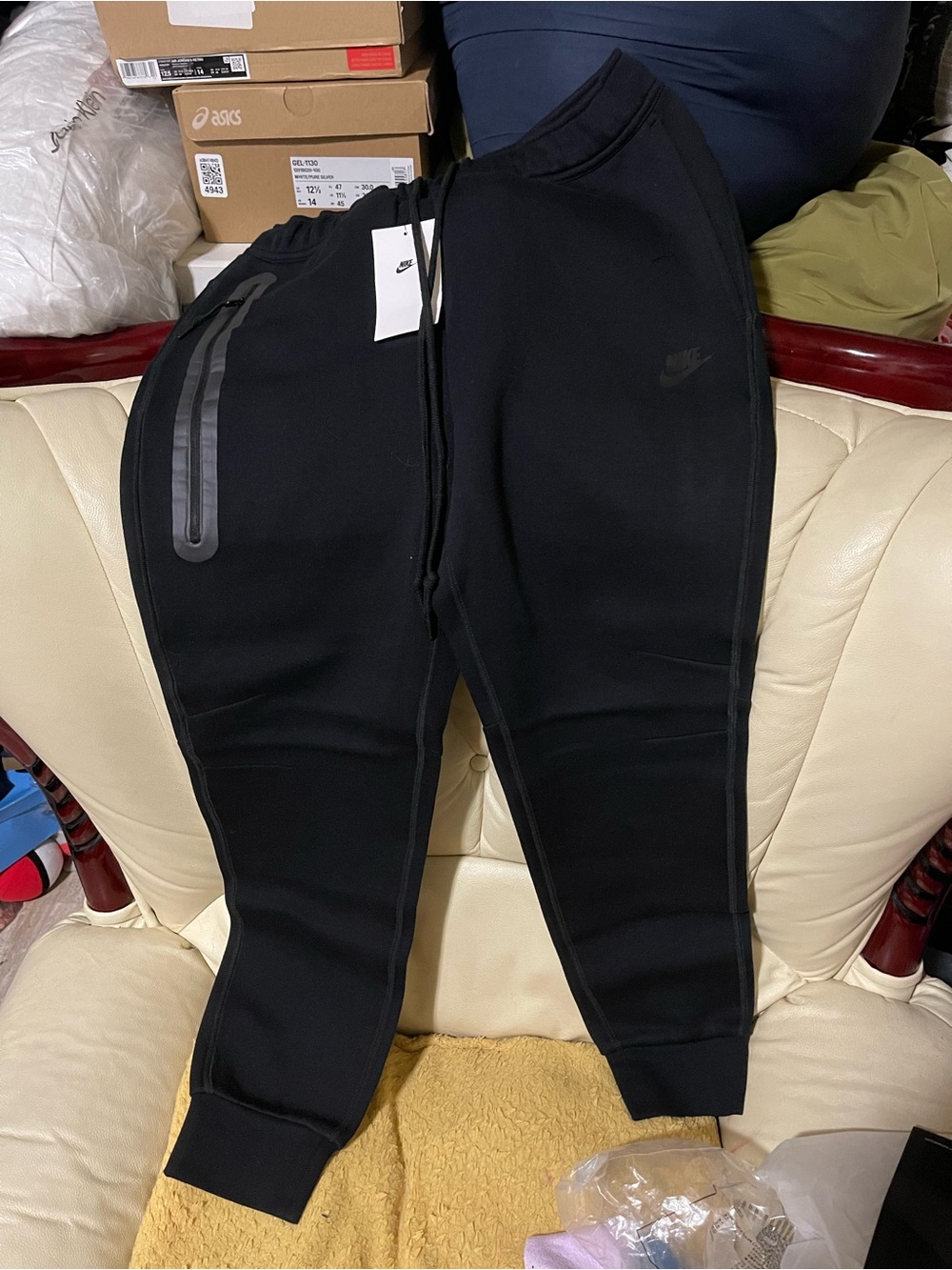 Nike Black men’s ' Tech Fleece Joggers with Zip Pocket